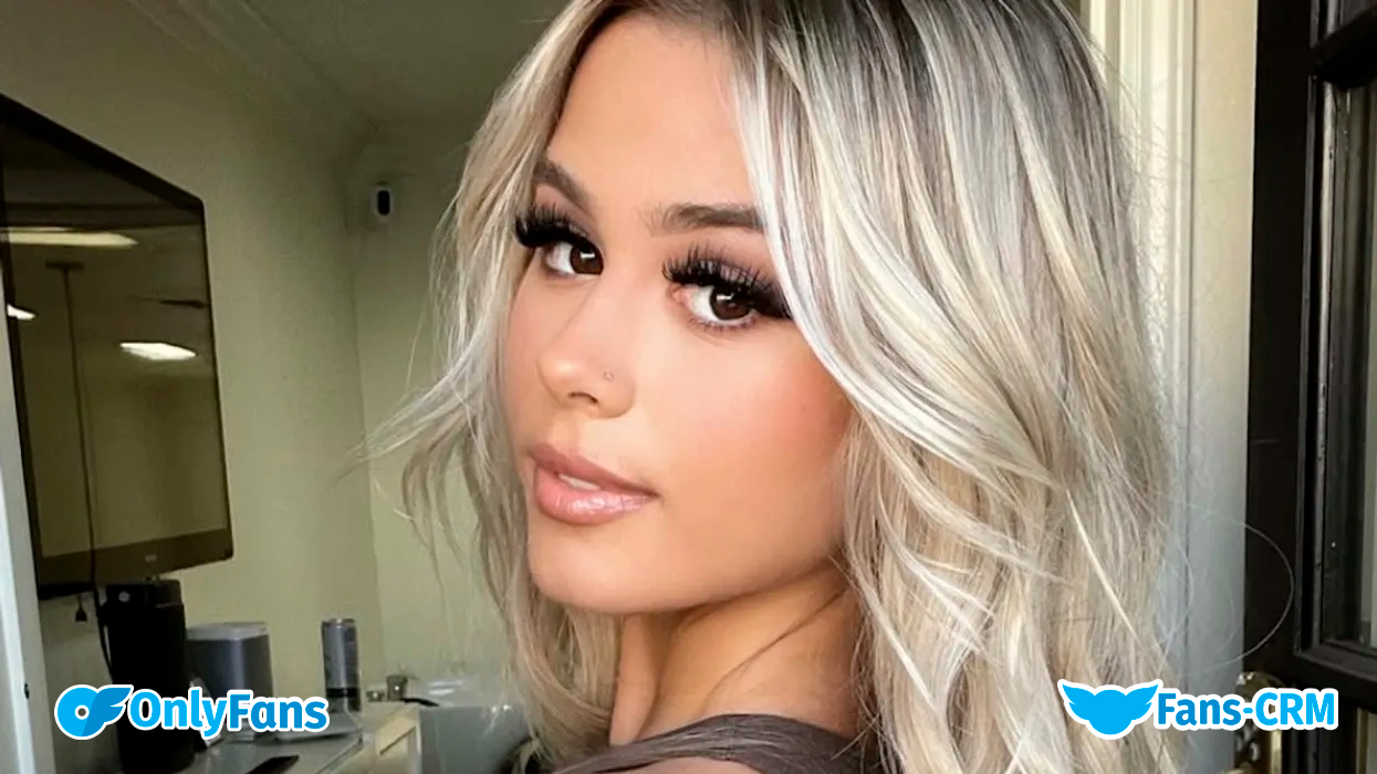 Noelle Leyva engaging with her audience on OnlyFans
