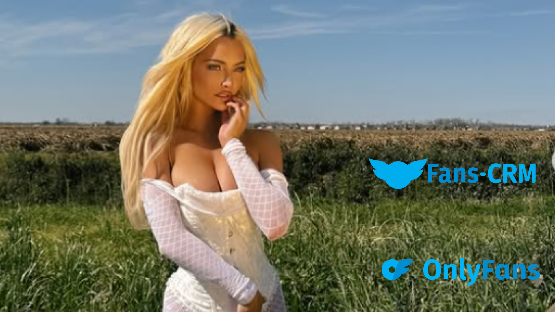 lindsey pelas naked
