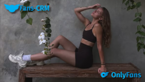 urmaid nude
